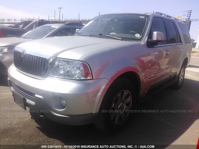 5LMFU28R54LJ05370 - 2004 LINCOLN NAVIGATOR SILVER photo 2