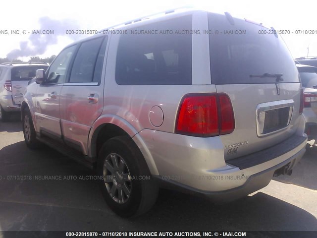 5LMFU28R54LJ05370 - 2004 LINCOLN NAVIGATOR SILVER photo 3
