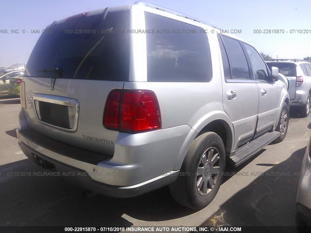 5LMFU28R54LJ05370 - 2004 LINCOLN NAVIGATOR SILVER photo 4