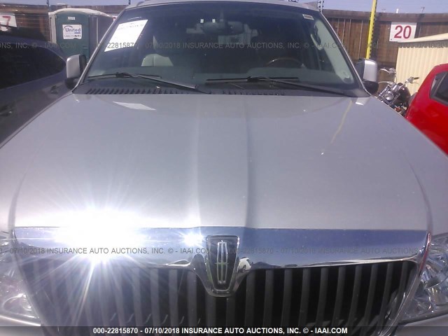 5LMFU28R54LJ05370 - 2004 LINCOLN NAVIGATOR SILVER photo 6
