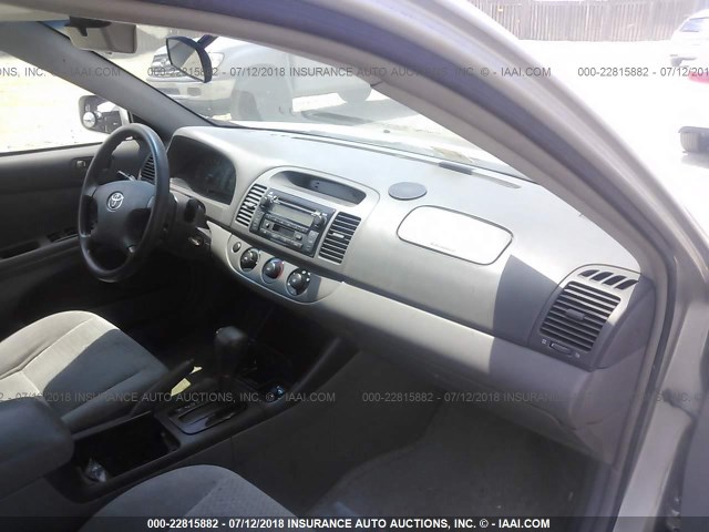 4T1BE32K82U510159 - 2002 TOYOTA CAMRY LE/XLE/SE Gümüş foto 5