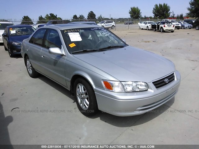JT2BF28K610337193 - 2001 TOYOTA CAMRY LE/XLE SILVER photo 1