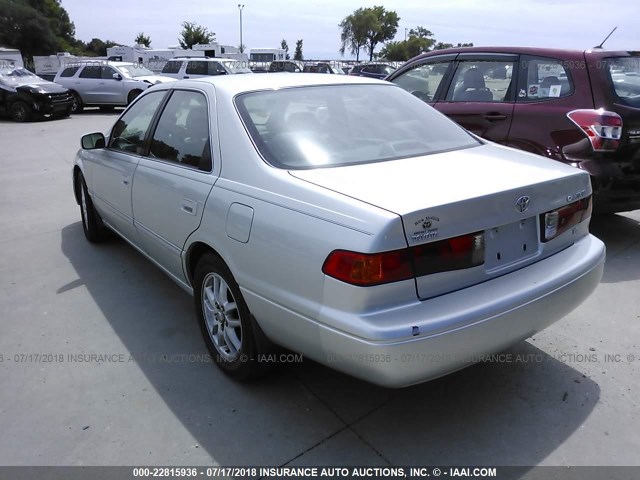 JT2BF28K610337193 - 2001 TOYOTA CAMRY LE/XLE SILVER photo 3