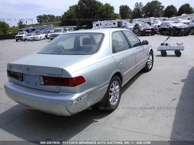JT2BF28K610337193 - 2001 TOYOTA CAMRY LE/XLE SILVER photo 4