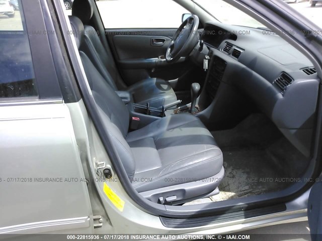 JT2BF28K610337193 - 2001 TOYOTA CAMRY LE/XLE SILVER photo 5