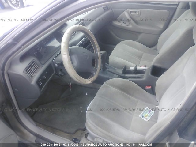 4T1BG22K3VU126704 - 1997 TOYOTA CAMRY CE/LE/XLE თაფლისფერი ფოტო 5