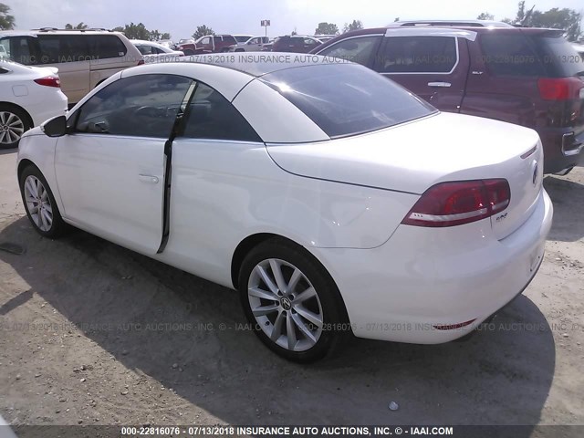 WVWBW7AHXCV002933 - 2012 VOLKSWAGEN EOS KOMFORT WHITE photo 3