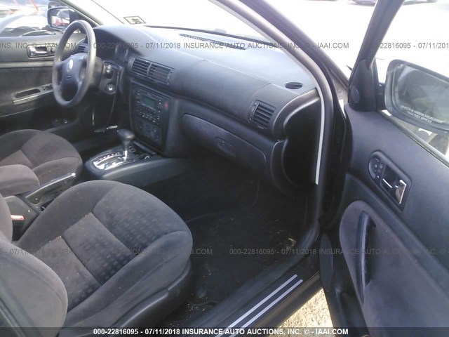 WVWMD63B33P435984 - 2003 VOLKSWAGEN PASSAT GL BLACK photo 5