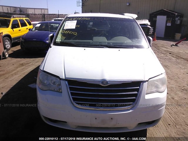 2A4RR5D12AR350700 - 2010 CHRYSLER TOWN & COUNTRY TOURING WHITE photo 6