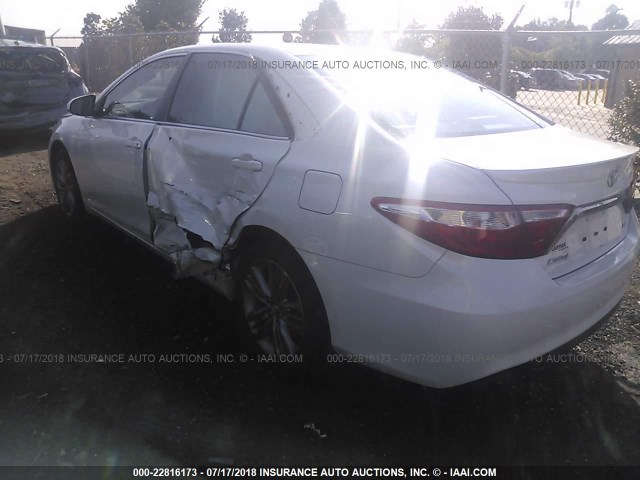 4T1BF1FKXFU476324 - 2015 TOYOTA CAMRY LE/XLE/SE/XSE 白色 照片 3