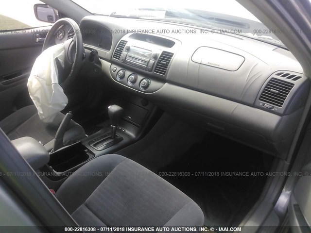 4T1BE32K45U528985 - 2005 TOYOTA CAMRY LE/XLE/SE 灰色 照片 5