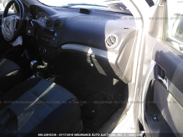 KL1TD6DE4AB117605 - 2010 CHEVROLET AVEO LS/LT ვერცხლისფერი ფოტო 5