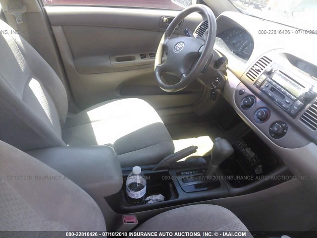 4T1BE32K93U685473 - 2003 TOYOTA CAMRY LE/XLE/SE თაფლისფერი ფოტო 5