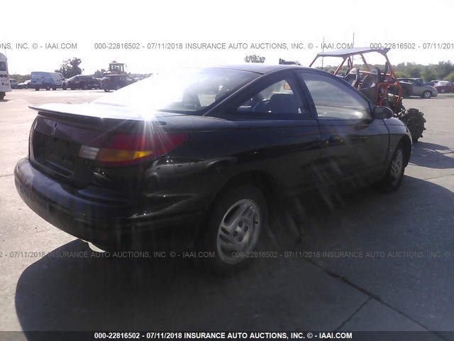1G8ZG1272WZ111179 - 1998 SATURN SC2 BLACK photo 4