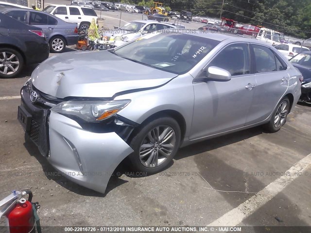 4T1BF1FK2FU087578 - 2015 TOYOTA CAMRY LE/XLE/SE/XSE 银色 照片 2