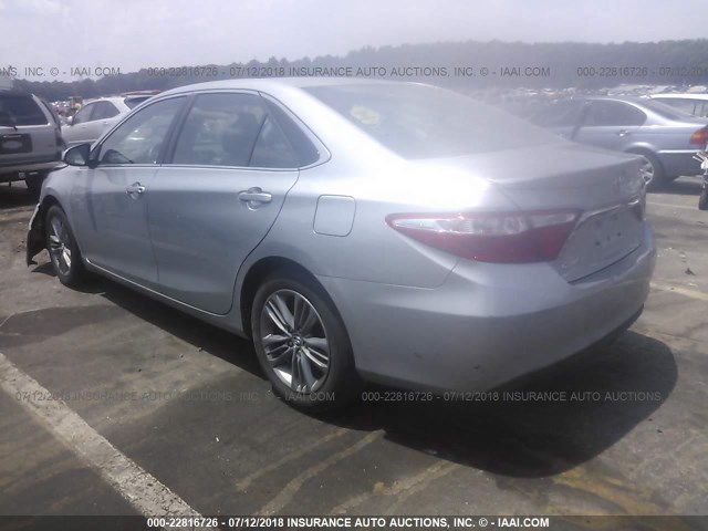 4T1BF1FK2FU087578 - 2015 TOYOTA CAMRY LE/XLE/SE/XSE SILVER photo 3