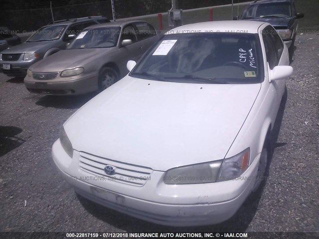 JT2BG22K6W0256384 - 1998 TOYOTA CAMRY CE/LE/XLE 白色 照片 6