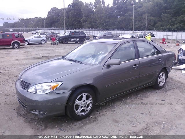 4T1BE30K22U585250 - 2002 TOYOTA CAMRY LE/XLE/SE SILVER photo 2