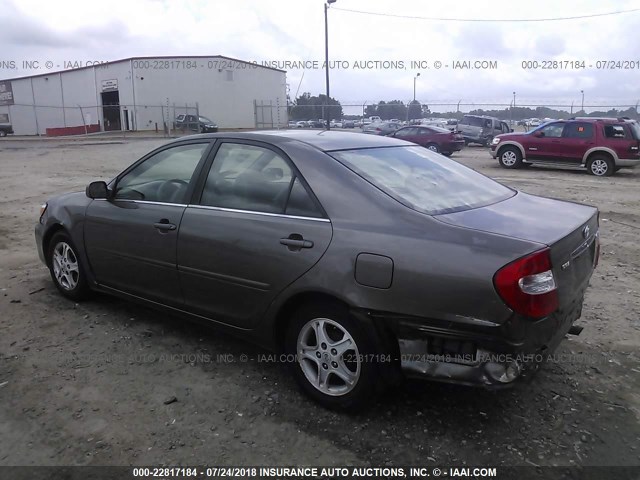 4T1BE30K22U585250 - 2002 TOYOTA CAMRY LE/XLE/SE Gümüş foto 3