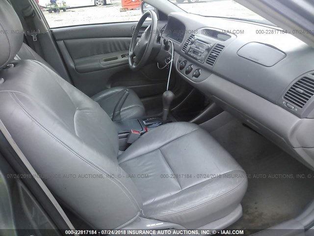 4T1BE30K22U585250 - 2002 TOYOTA CAMRY LE/XLE/SE Gümüş foto 5
