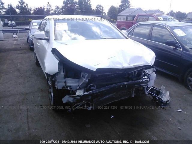 1G4GJ5E3XCF250418 - 2012 BUICK LACROSSE TOURING WHITE photo 6