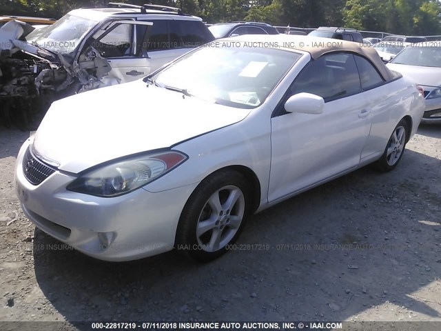 4T1FA38P66U065278 - 2006 TOYOTA CAMRY SOLARA SE/SLE WHITE photo 2