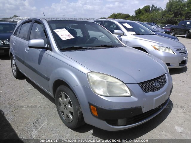 KNADE163766092009 - 2006 KIA RIO 5 GRAY photo 1