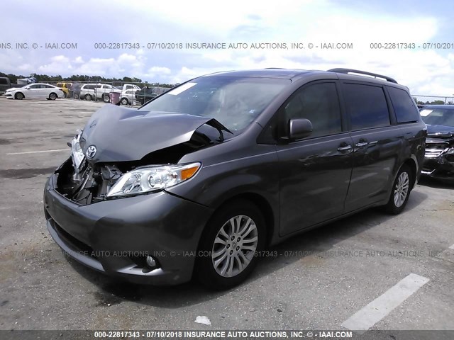 5TDYK3DC7GS707574 - 2016 TOYOTA SIENNA XLE/LIMITED GRAY photo 2