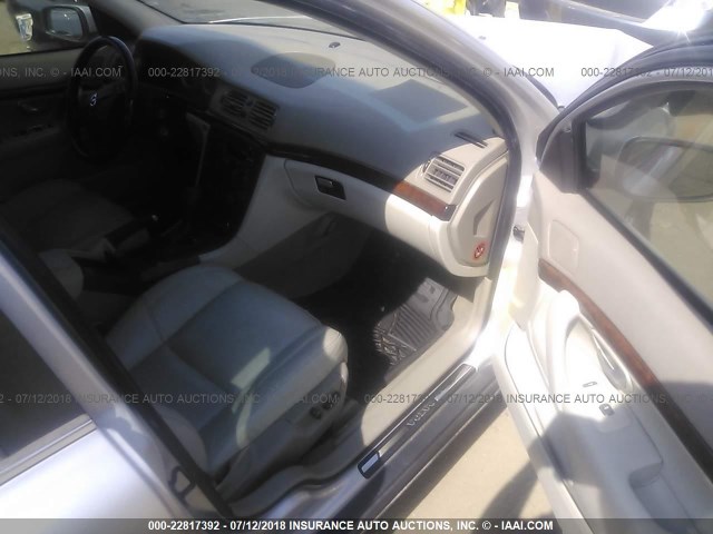 YV1TS592261438170 - 2006 VOLVO S80 2.5T SILVER photo 5