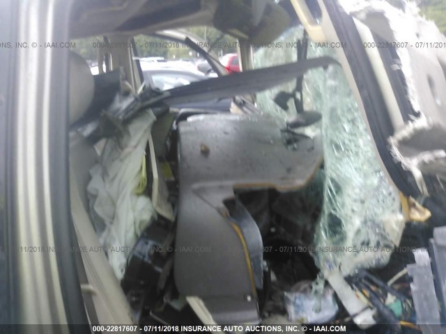 5LMFU28R94LJ23368 - 2004 LINCOLN NAVIGATOR თაფლისფერი ფოტო 5