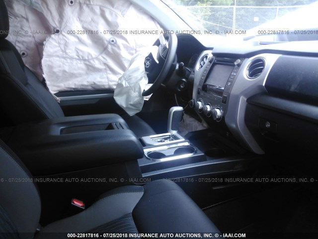 5TFUW5F16GX563391 - 2016 TOYOTA TUNDRA DOUBLE CAB SR/SR5 WHITE photo 5