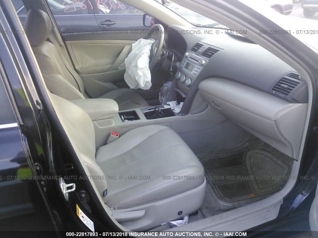 4T4BE46K48R032496 - 2008 TOYOTA CAMRY CE/LE/XLE/SE BLACK photo 5