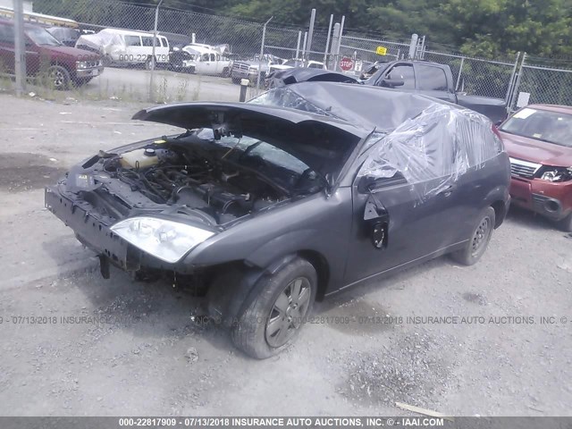1FAHP31N57W268114 - 2007 FORD FOCUS ZX3/S/SE/SES GRAY photo 2