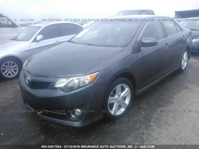 4T1BF1FKXCU094791 - 2012 TOYOTA CAMRY SE/LE/XLE GRAY photo 2