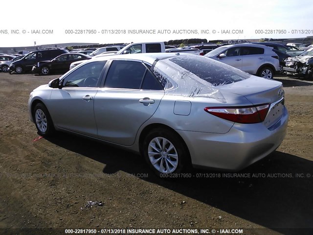 4T4BF1FK2GR551265 - 2016 TOYOTA CAMRY LE/XLE/SE/XSE SILVER photo 3
