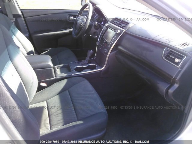 4T4BF1FK2GR551265 - 2016 TOYOTA CAMRY LE/XLE/SE/XSE SILVER photo 5
