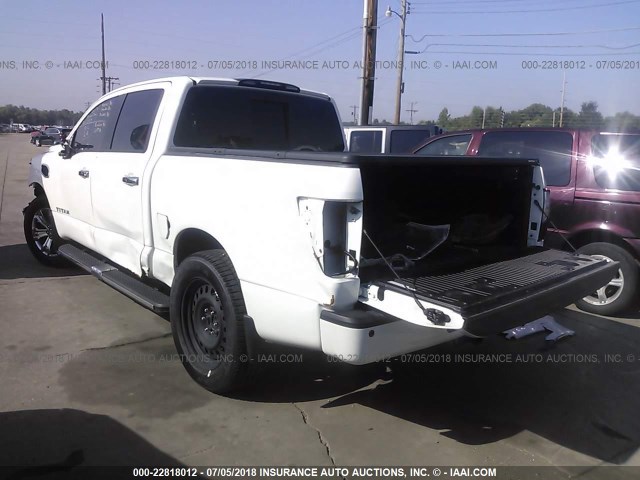 1N6AA1E55HN562564 - 2017 NISSAN TITAN SV/SL/PRO-4X/PLAT RES WHITE photo 3