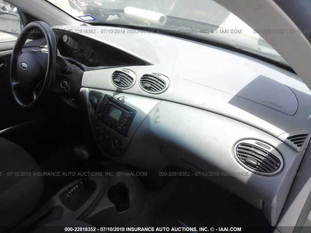 1FAFP38Z04W137216 - 2004 FORD FOCUS ZTS GRAY photo 5