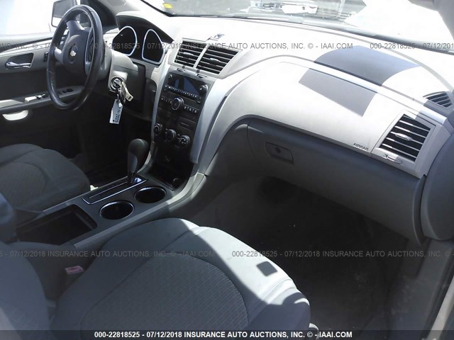 1GNLVEED9AJ220408 - 2010 CHEVROLET TRAVERSE LS WHITE photo 5