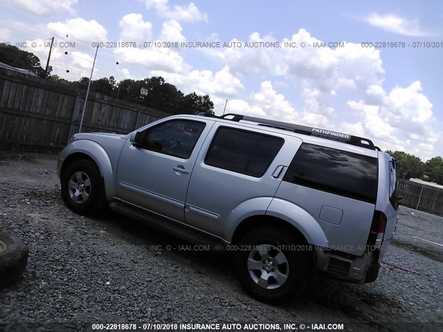 5N1AR18U67C602896 - 2007 NISSAN PATHFINDER LE/SE/XE SILVER photo 3