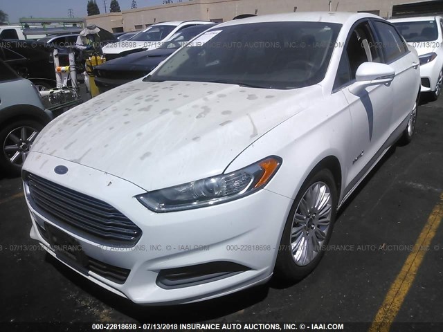 3FA6P0LU9FR170196 - 2015 FORD FUSION SE HYBRID WHITE photo 2