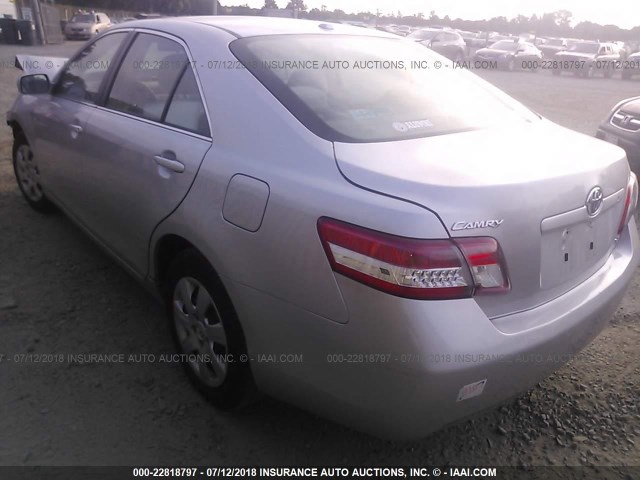 JTNBF3EK3A3000265 - 2010 TOYOTA CAMRY SE/LE/XLE SILVER photo 3