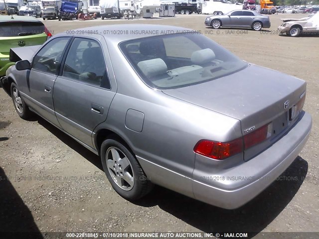 JT2BF28K810307905 - 2001 TOYOTA CAMRY LE/XLE TAN photo 3