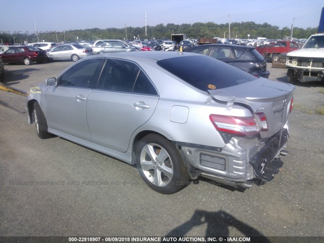 4T1BF3EK8AU047883 - 2010 TOYOTA CAMRY SE/LE/XLE ვერცხლისფერი ფოტო 3