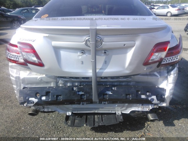 4T1BF3EK8AU047883 - 2010 TOYOTA CAMRY SE/LE/XLE ვერცხლისფერი ფოტო 6