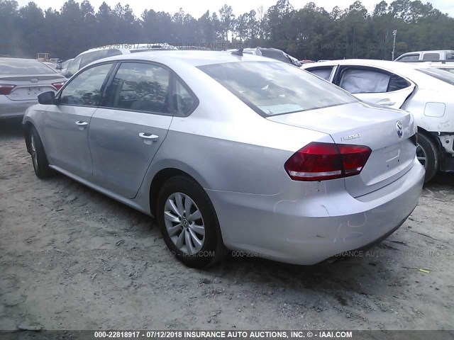 1VWAP7A34DC136957 - 2013 VOLKSWAGEN PASSAT S SILVER photo 3