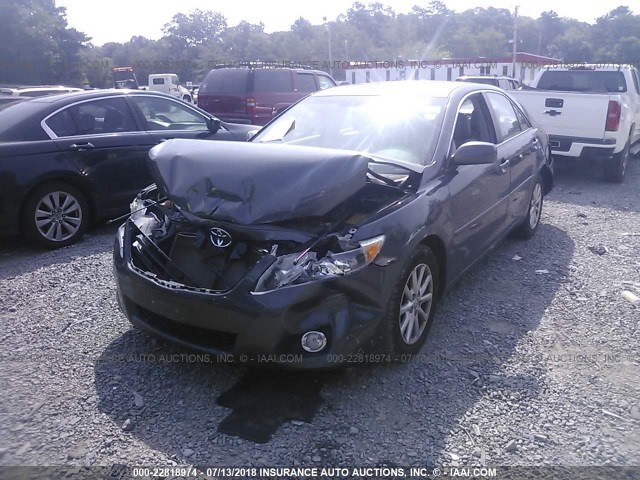 4T1BF3EK3BU195053 - 2011 TOYOTA CAMRY SE/LE/XLE GRAY photo 2