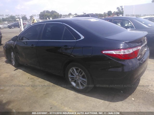 4T1BF1FK3GU164685 - 2016 TOYOTA CAMRY LE/XLE/SE/XSE BLACK photo 3