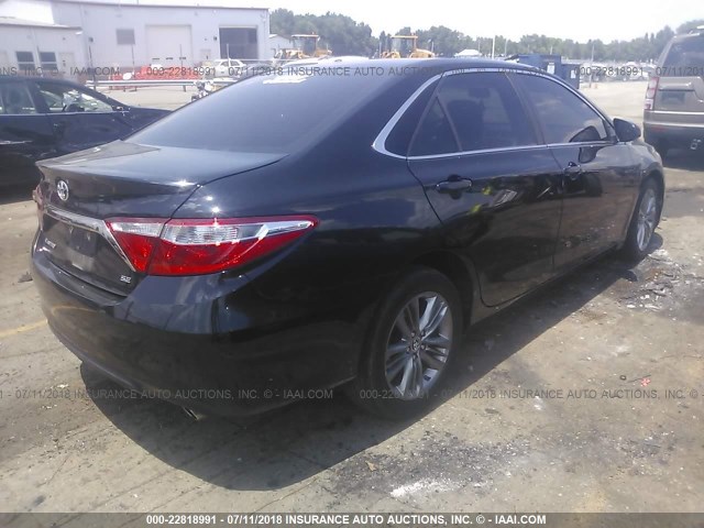 4T1BF1FK3GU164685 - 2016 TOYOTA CAMRY LE/XLE/SE/XSE BLACK photo 4