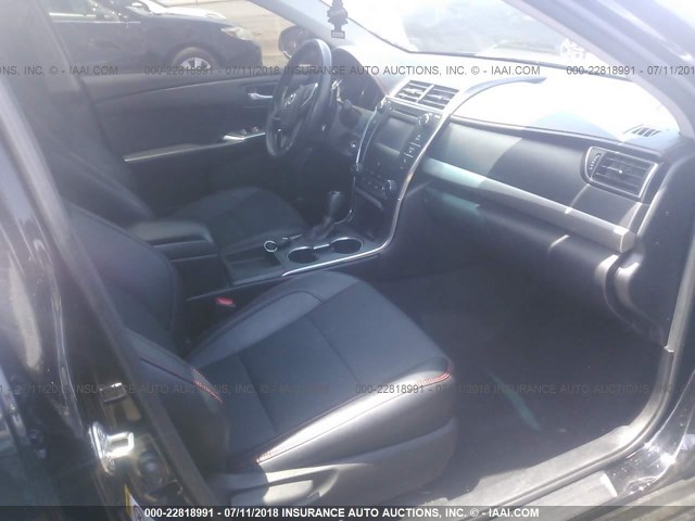 4T1BF1FK3GU164685 - 2016 TOYOTA CAMRY LE/XLE/SE/XSE BLACK photo 5